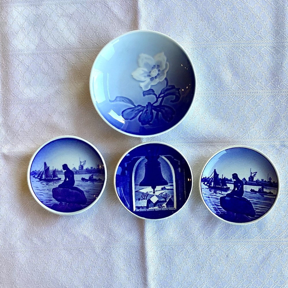 4 Royal Copenhagen Denmark H.C Andersen Kongens Fano 31 & 48/2010 3" Plates